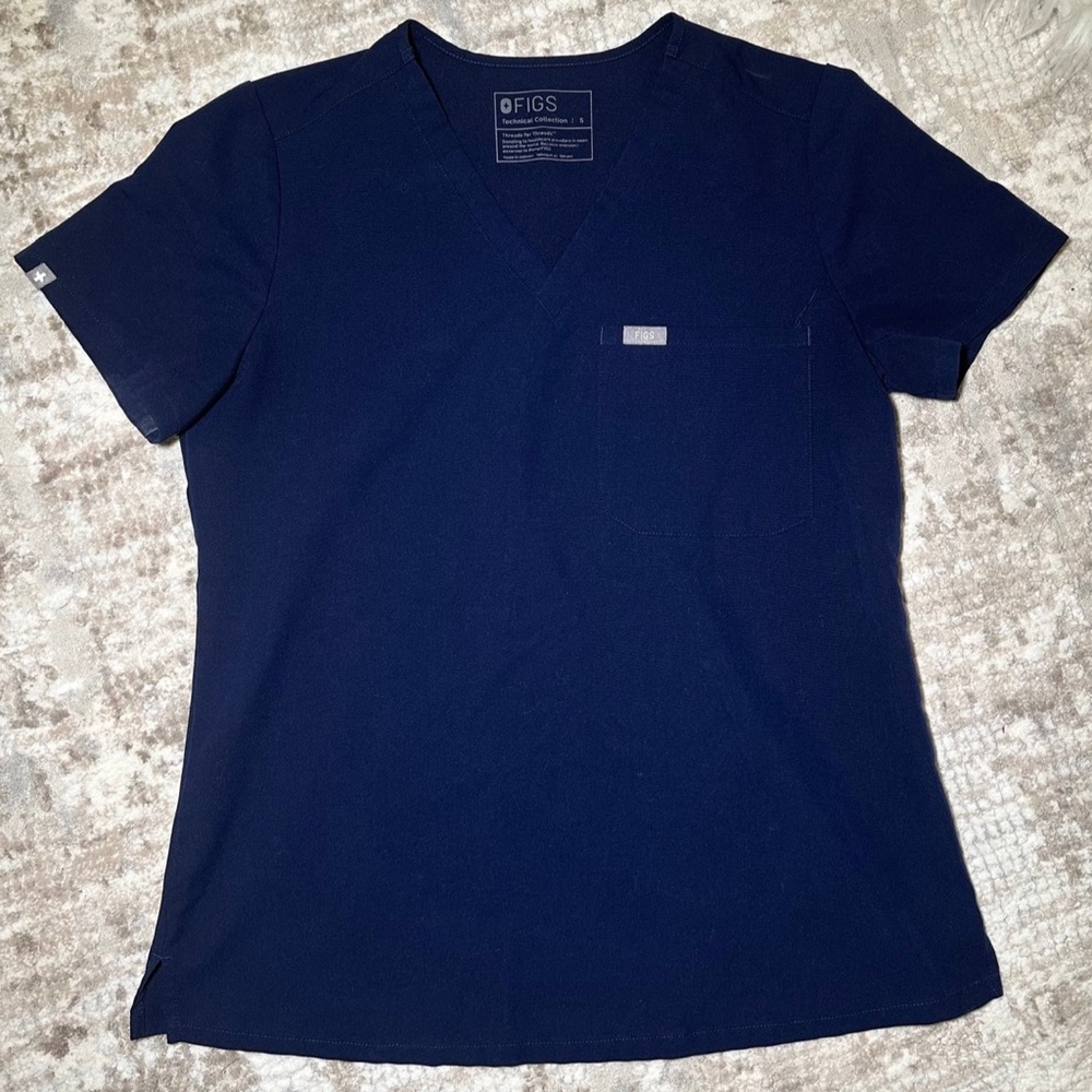 Figs scrub top